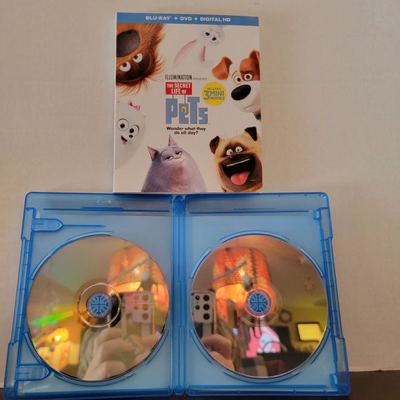 BLU-RAY/DVD The Secret Life Of Pets + 3 Mini Movies w/outter sleeve - Picture 3 of 3